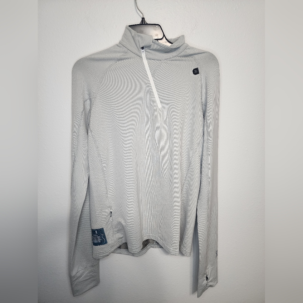 On running on cloud clima shirt size large